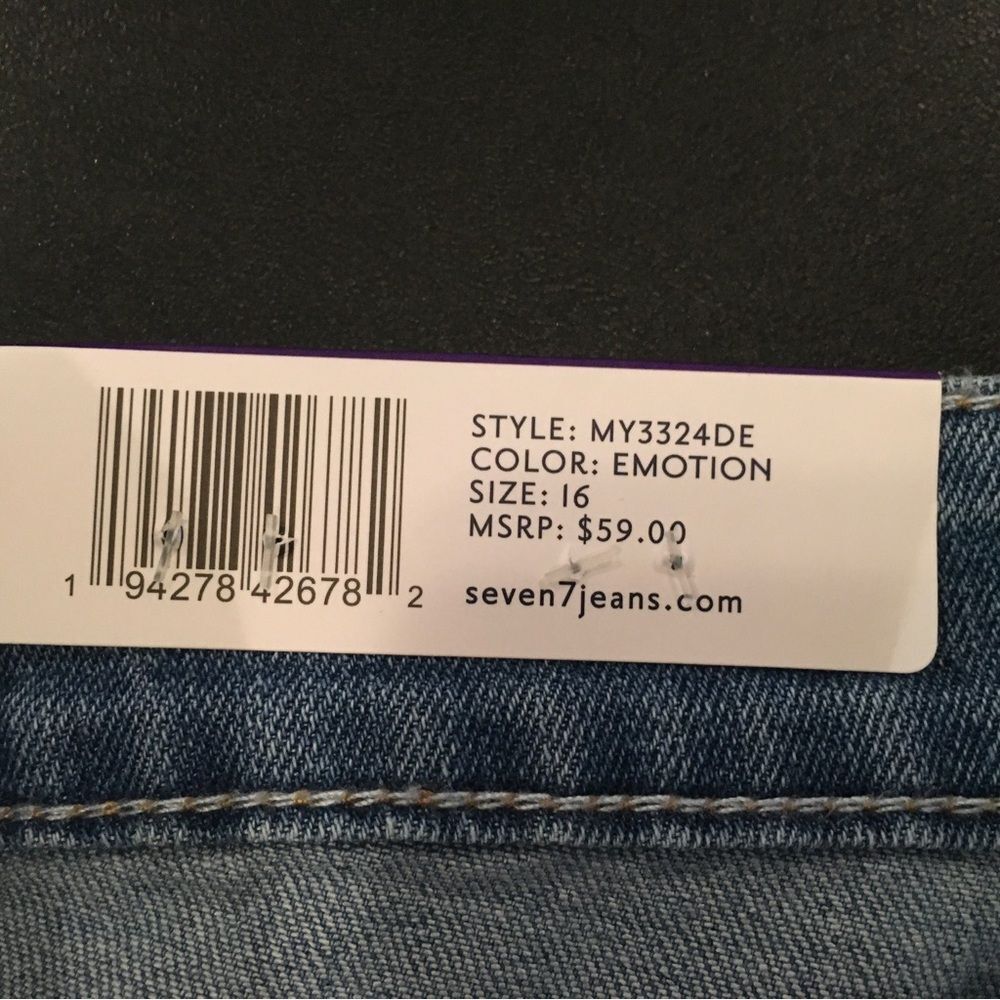Seven7 Weekend Short 5” Inseam Fray Hem Denim Waist Comfort Stretch Size 16 NWT - Picture 3 of 11